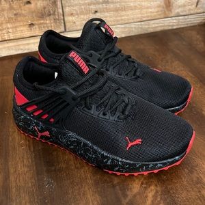 Puma Blk/Red Sneakers size 4y